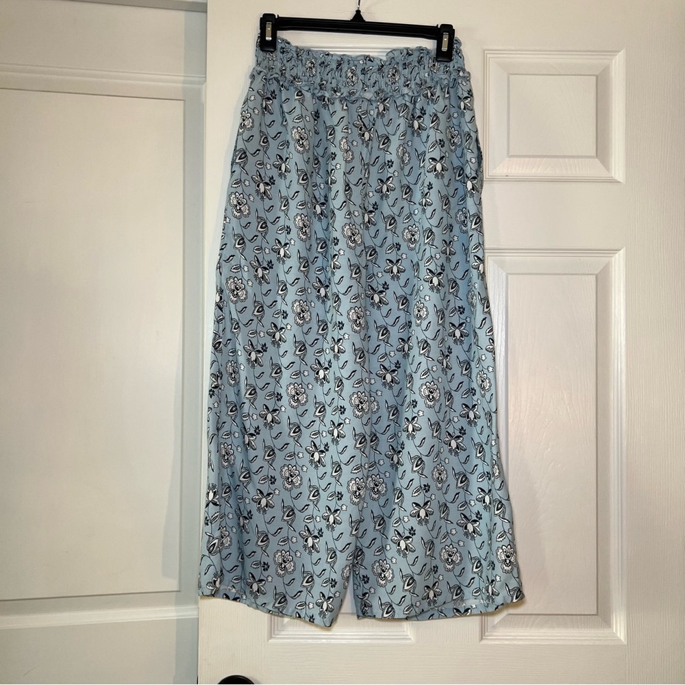 Salty Lemon Wide Leg Cropped floral Pants - Picture 2 of 4